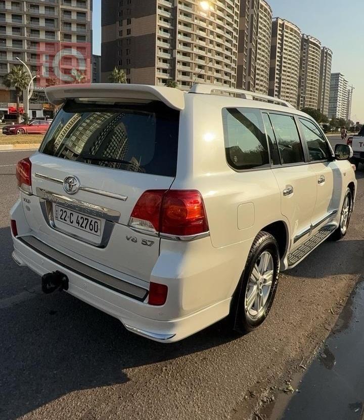 تۆیۆتا لاند کروزەر